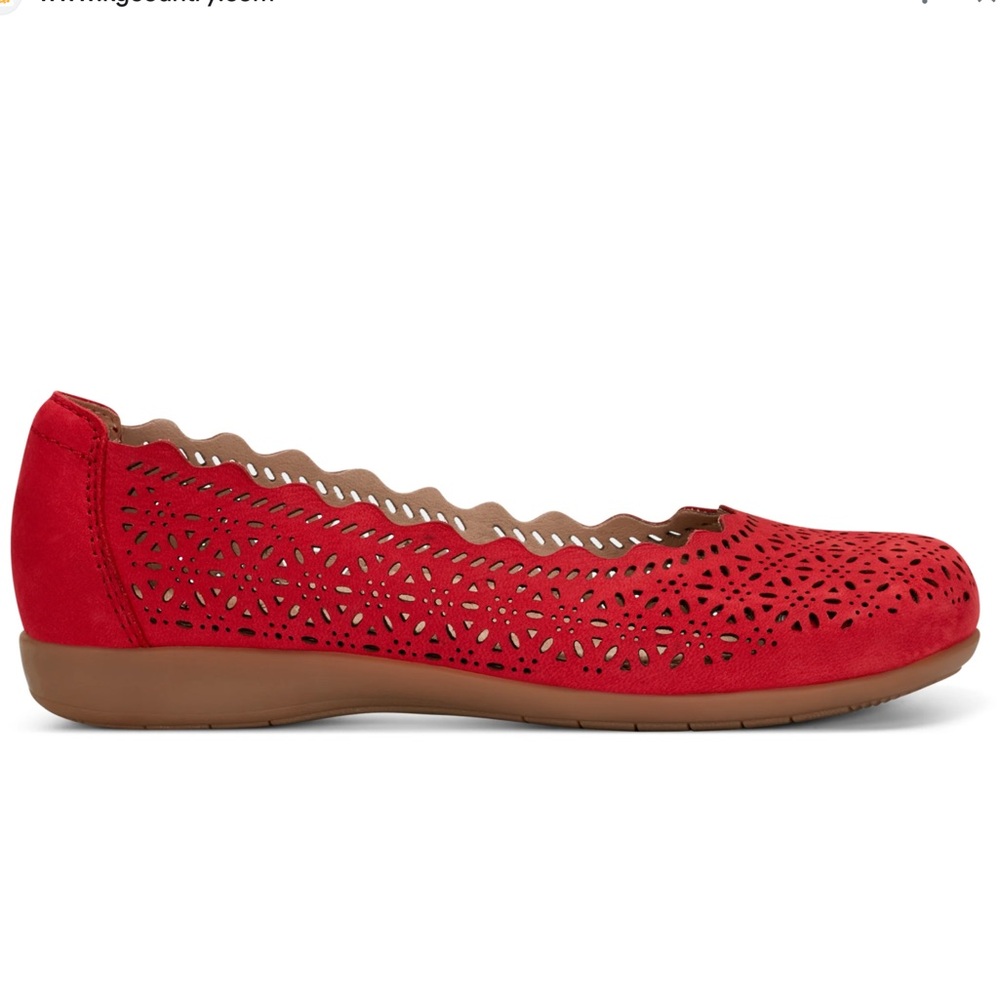 EARTH RED BRIA sz6 perforated ballet shoes Cushioned Arch Support NEW